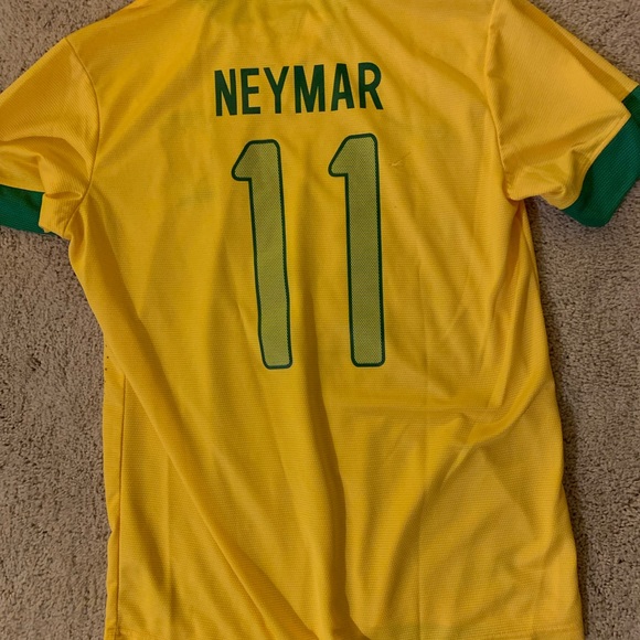 It’s an old shirt I don’t wear anymore and I’m downsizing to colorado. - Picture 6 of 6